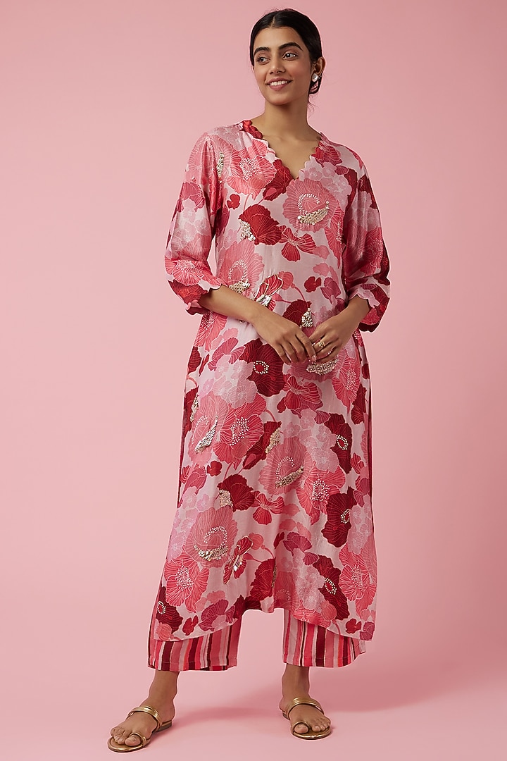 Pink Floral Printed Kurta Set by Archana Shah at Pernia's Pop Up Shop