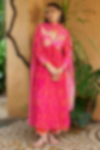 Pink Chanderi Printed & Pearl Embellished Pleated Wedding Anarkali Set by Archana Shah at Pernia's Pop Up Shop