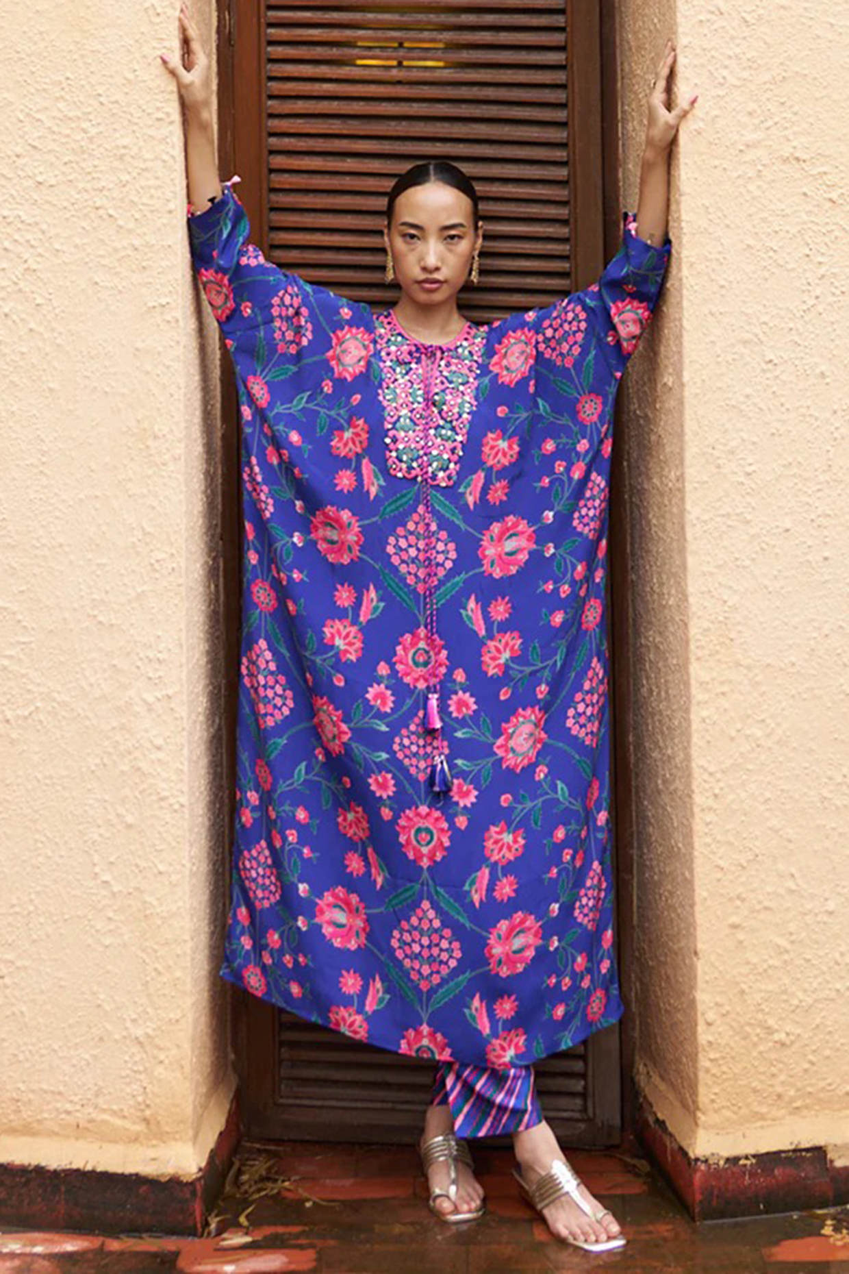 Purple Luxe Crepe Thread Embellished Kaftan Set by Archana Shah at Pernia's Pop Up Shop