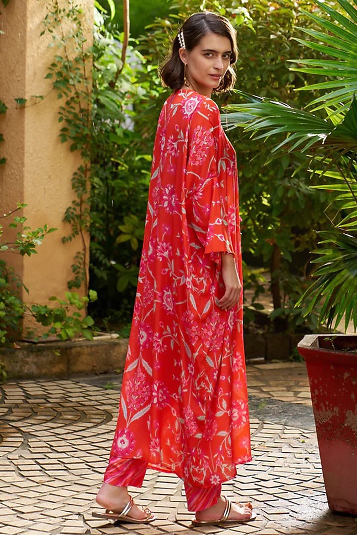 Scarlet Red Luxe Crepe Thread Embellished Kaftan Set by Archana Shah at Pernia's Pop Up Shop