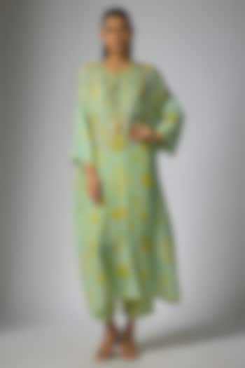 Green Crepe Silk Thread Embellished Kaftan Set by Archana Shah at Pernia's Pop Up Shop