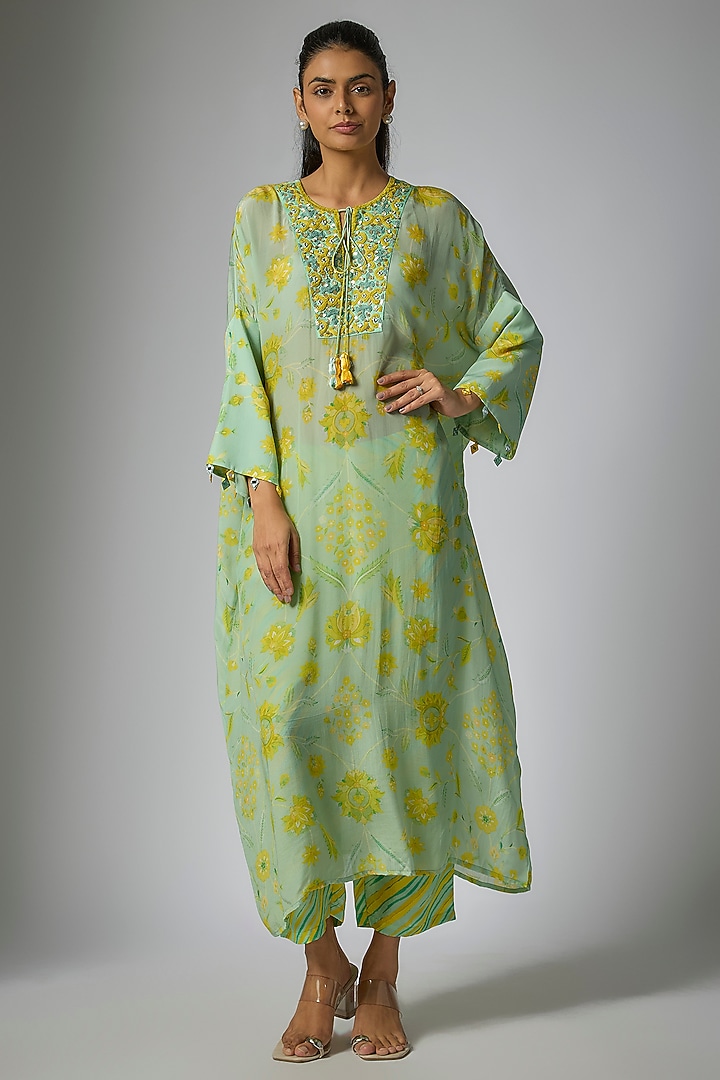 Green Crepe Silk Thread Embellished Kaftan Set by Archana Shah at Pernia's Pop Up Shop