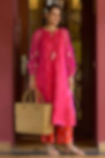 Pink Organza Embellished Kurta Set by Archana Shah at Pernia's Pop Up Shop