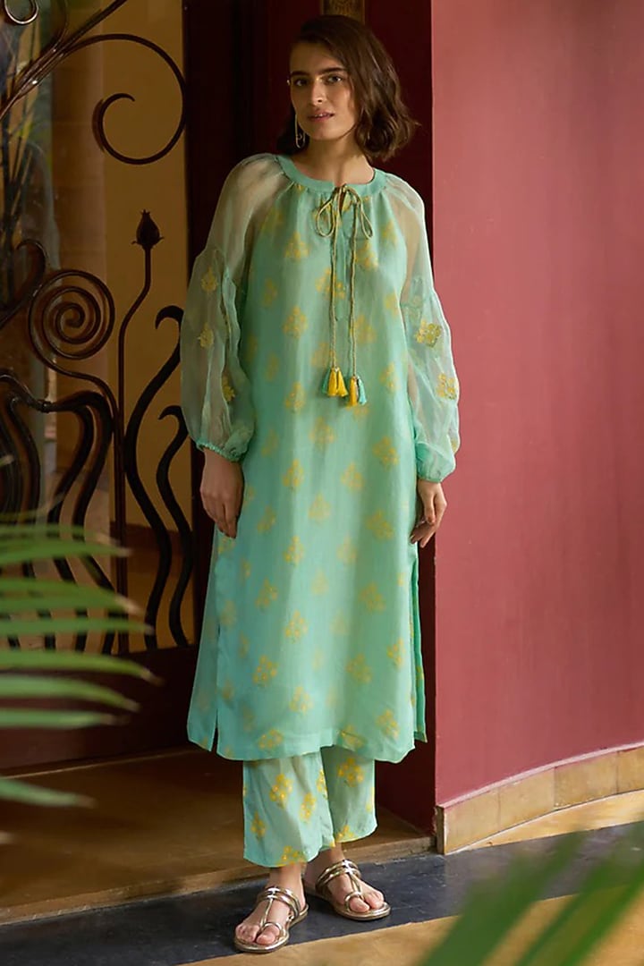 Blue Organza Embellished Kurta Set by Archana Shah at Pernia's Pop Up Shop