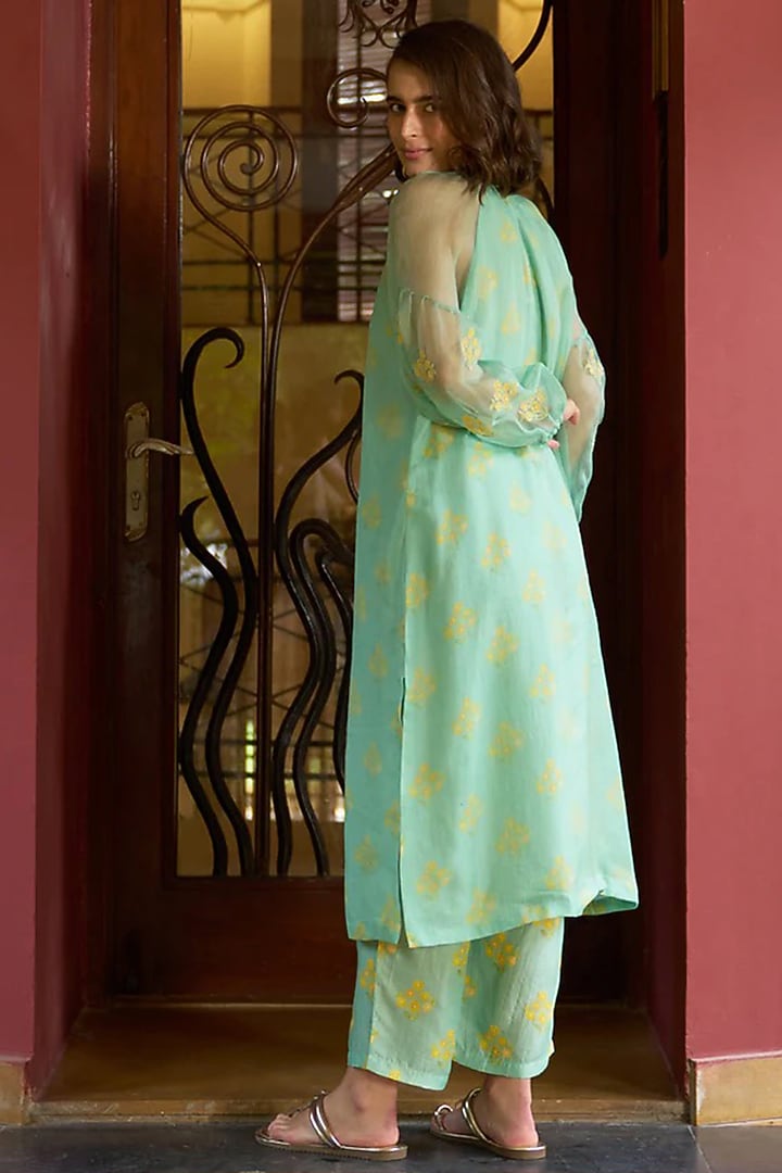 Blue Organza Embellished Kurta Set by Archana Shah at Pernia's Pop Up Shop
