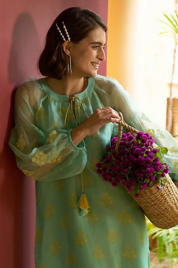 Blue Organza Embellished Kurta Set by Archana Shah at Pernia's Pop Up Shop