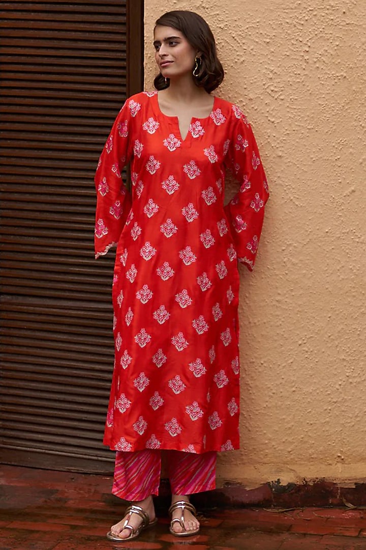 Scarlet Silk Dori Embroidered Kurta Set by Archana Shah at Pernia's Pop Up Shop