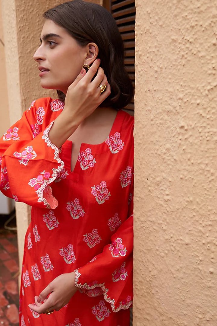 Scarlet Silk Dori Embroidered Kurta Set by Archana Shah at Pernia's Pop Up Shop