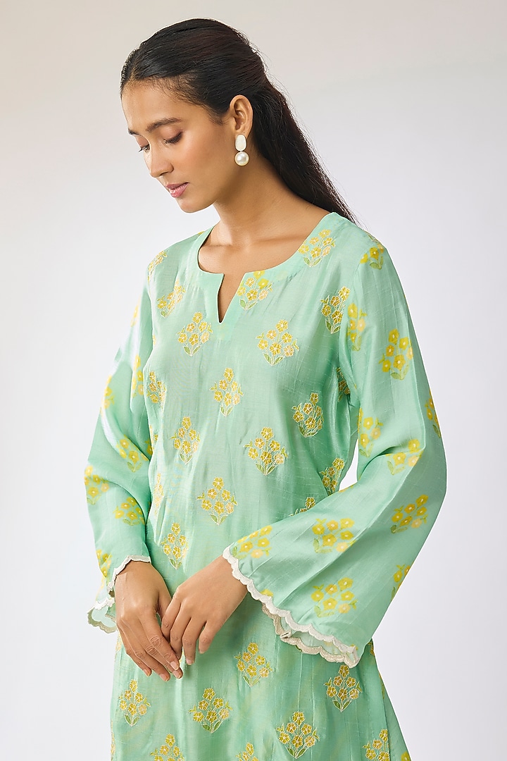 Green Silk Printed & Embroidered Kurta Set by Archana Shah at Pernia's Pop Up Shop