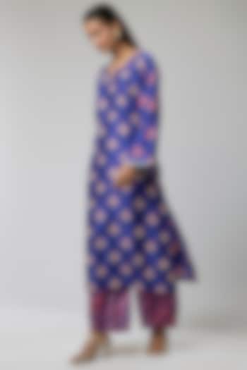 Blue Bemberg Silk Floral Printed Kurta Set by Archana Shah at Pernia's Pop Up Shop