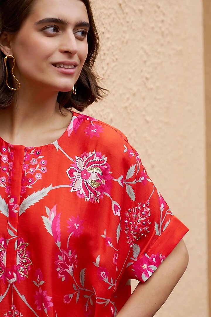 Coral Luxe & Silk Floral Printed Kurta Set by Archana Shah at Pernia's Pop Up Shop