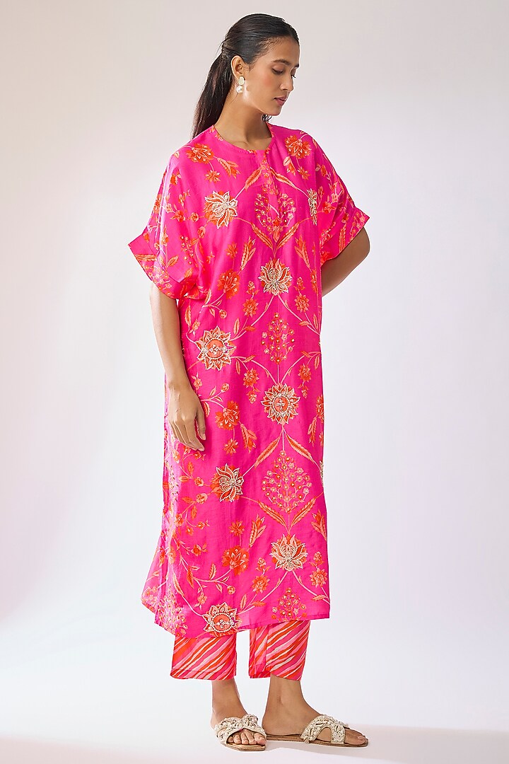 Pink Luxe Silk Blend Printed & Embroidered Kurta Set by Archana Shah at Pernia's Pop Up Shop
