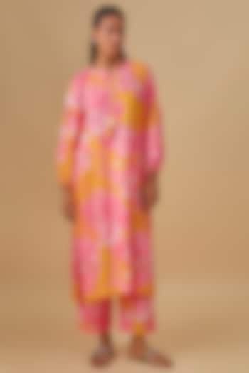 Yellow Bemberg Silk Hand Embroidered Kurta Set by Archana Shah at Pernia's Pop Up Shop