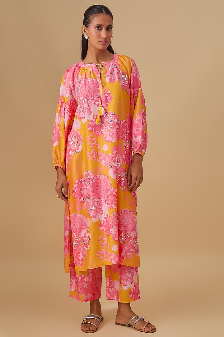 Yellow Bemberg Silk Hand Embroidered Kurta Set by Archana Shah at Pernia's Pop Up Shop