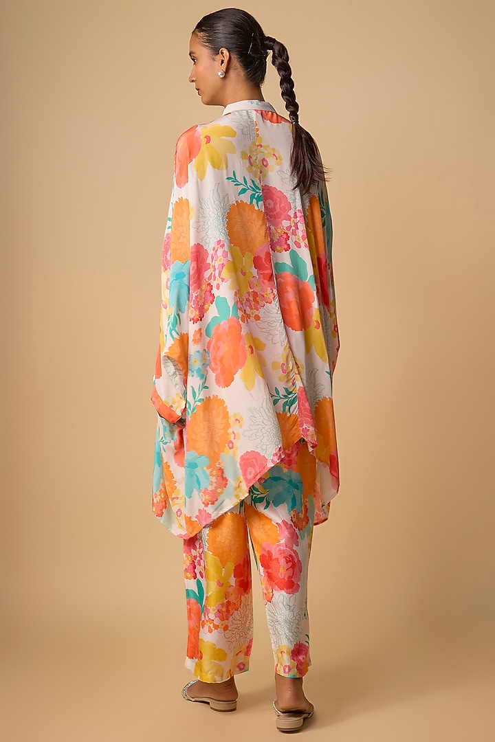 White Bemberg Crepe Floral Printed Kurta Set by Archana Shah at Pernia's Pop Up Shop
