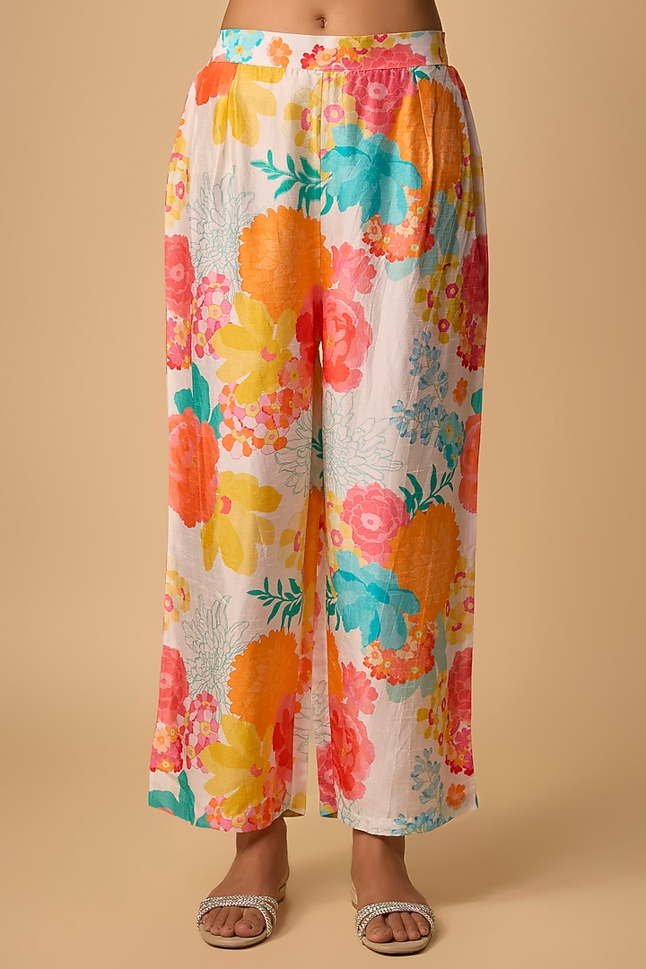 White Bemberg Crepe Floral Printed Kurta Set by Archana Shah at Pernia's Pop Up Shop