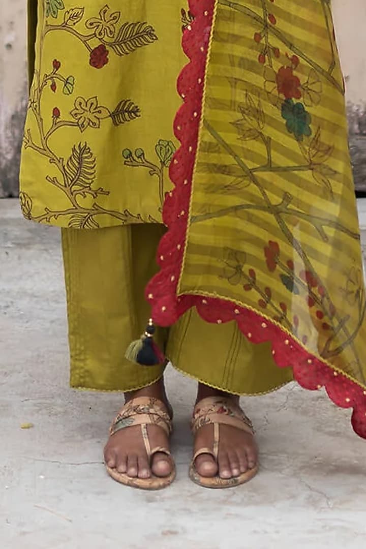 Mustard Chanderi Kalamkari Kurta Set by Archana Jaju at Pernia's Pop Up Shop