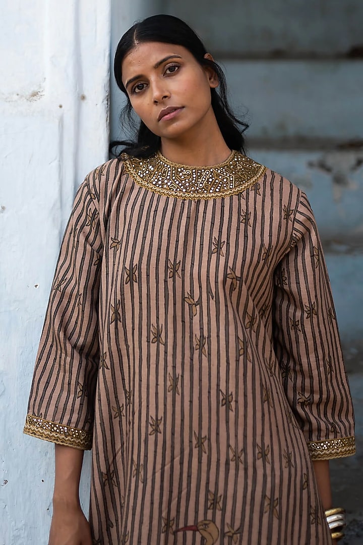 Natural Beige Chanderi Silk Kalamkari Kurta Set by Archana Jaju at Pernia's Pop Up Shop