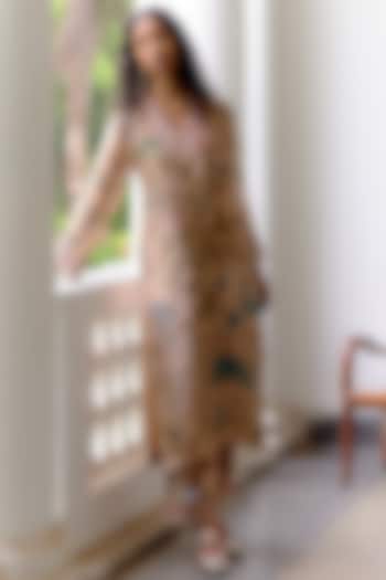 Peach Silk Hand Painted & Embroidered Kurta Set by Archana Jaju at Pernia's Pop Up Shop