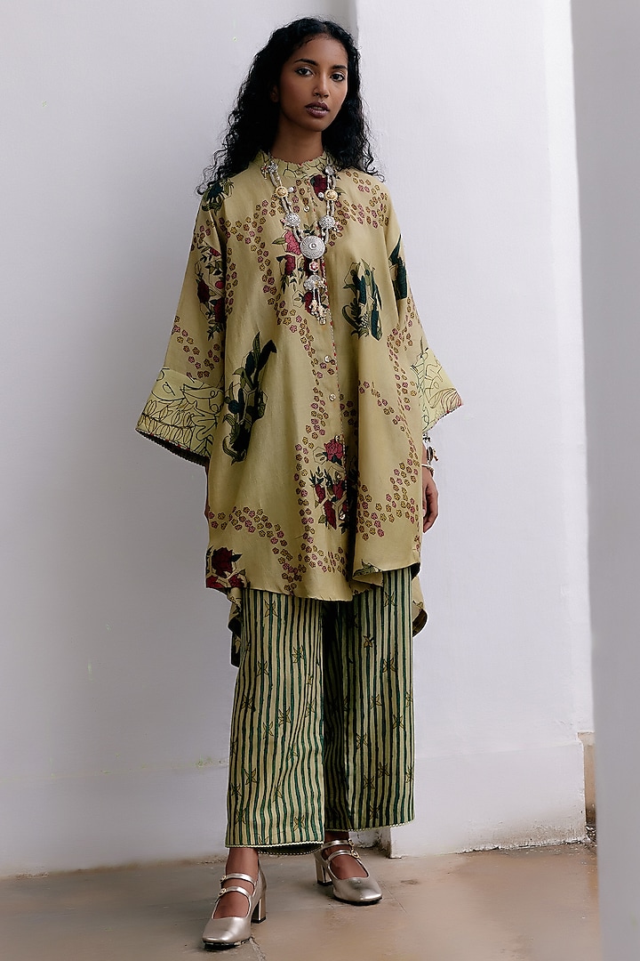 Sage Green Handspun Cotton Hand-Painted Oversized Kurta Set by Archana Jaju at Pernia's Pop Up Shop