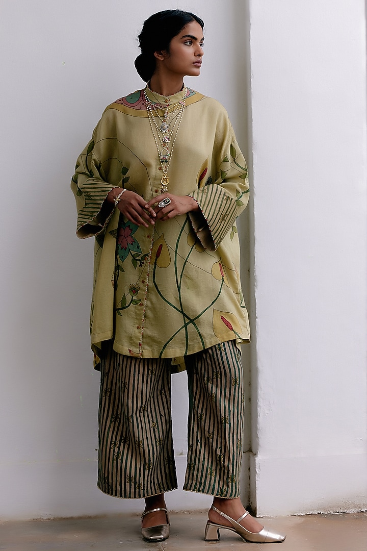 Sage Green Handspun Cotton Hand-Painted Oversized Kurta Set by Archana Jaju at Pernia's Pop Up Shop
