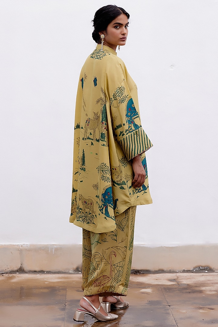 Gold Soft Silk Hand-Painted Oversized Kurta Set by Archana Jaju at Pernia's Pop Up Shop
