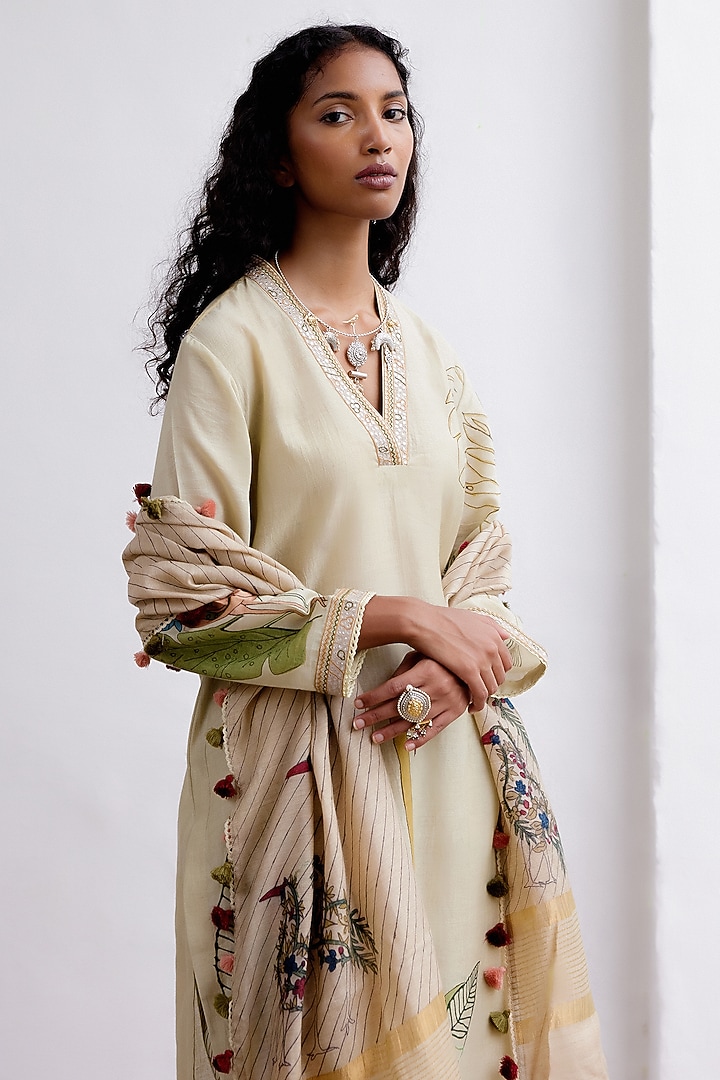 Ivory Handspun Cotton Hand-Painted Kurta Set by Archana Jaju at Pernia's Pop Up Shop