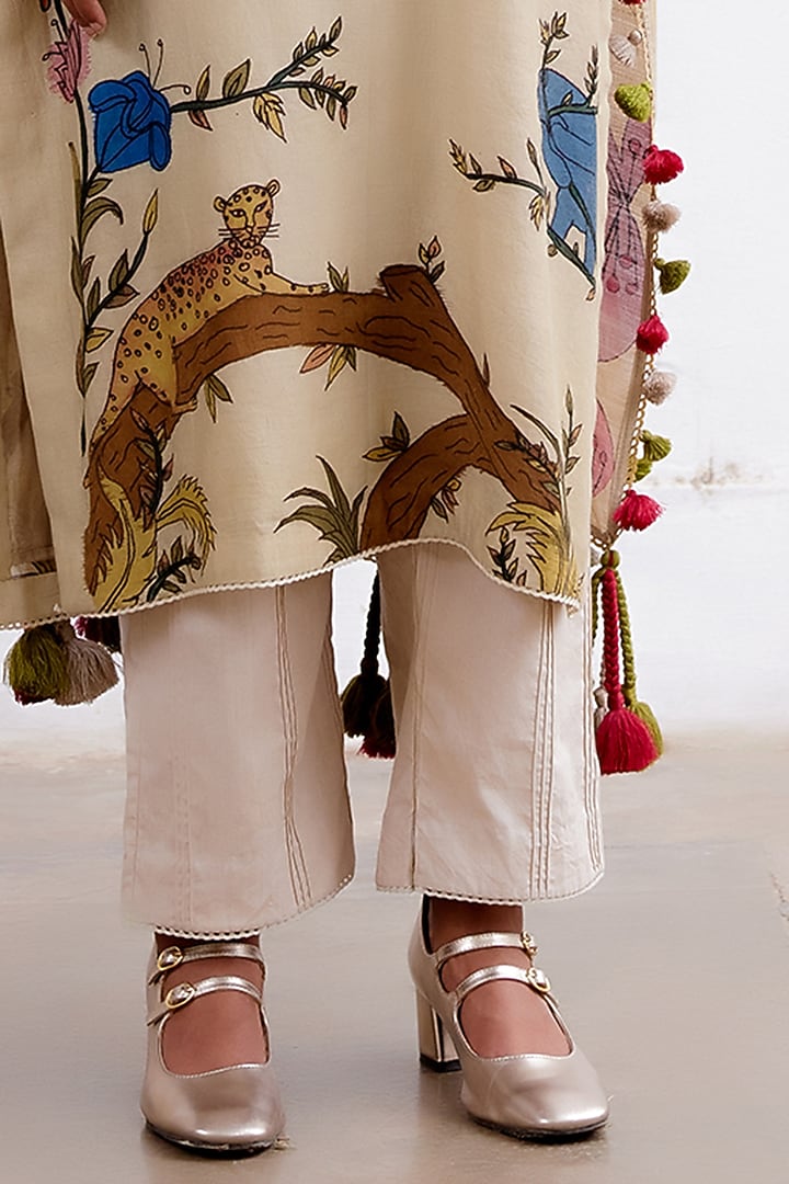 Ivory Handspun Cotton Hand-Painted Kurta Set by Archana Jaju at Pernia's Pop Up Shop