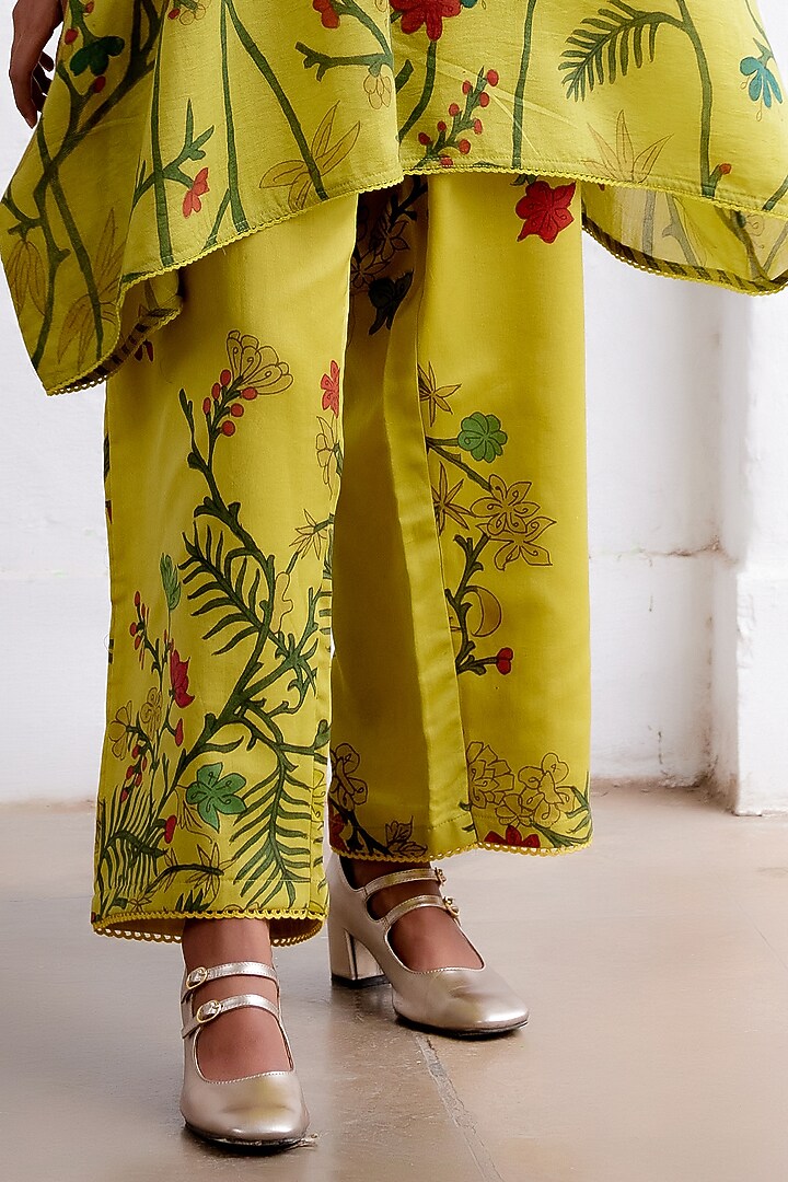 Mustard Handspun Cotton Hand-Painted Kaftan Set by Archana Jaju at Pernia's Pop Up Shop