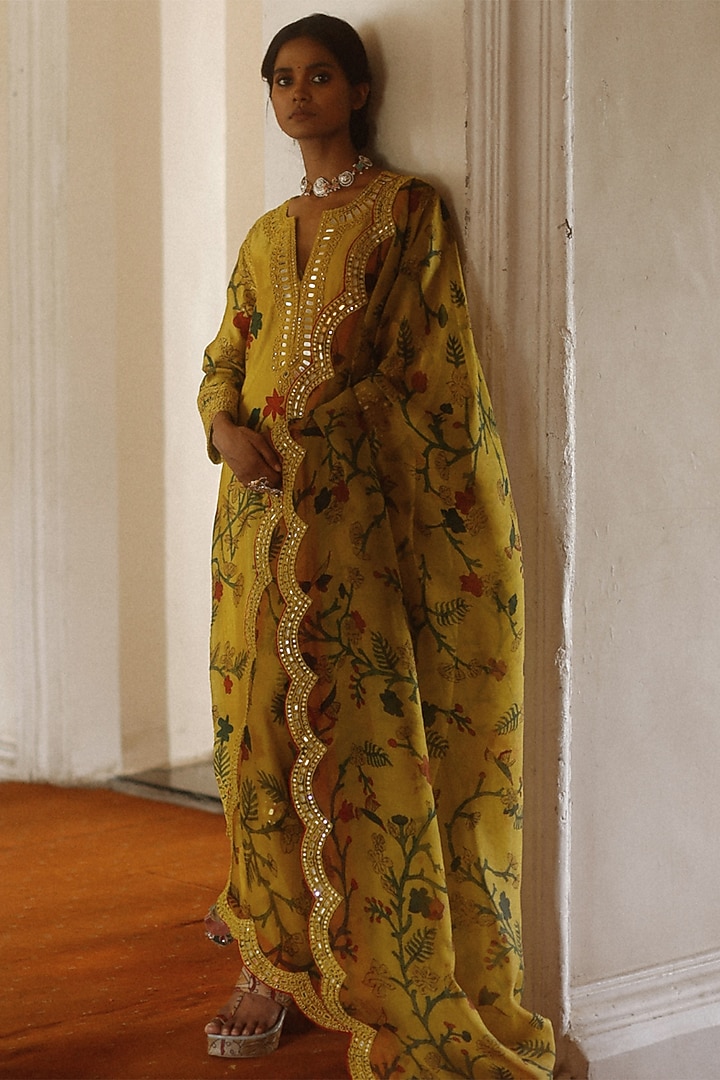 Mustard Hand Painted Kurta Set by Archana Jaju at Pernia's Pop Up Shop