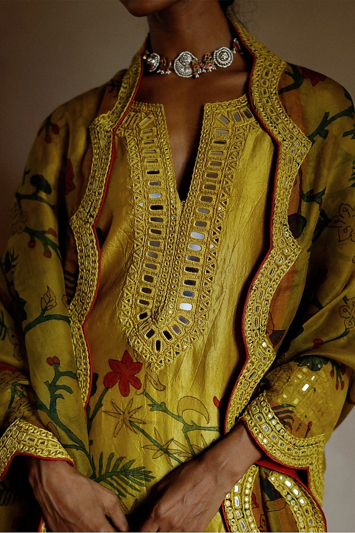 Mustard Hand Painted Kurta Set by Archana Jaju at Pernia's Pop Up Shop