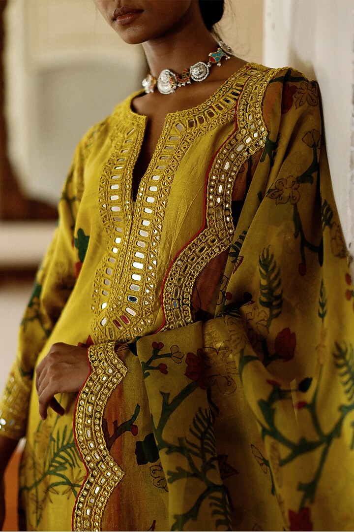 Mustard Hand Painted Kurta Set by Archana Jaju at Pernia's Pop Up Shop
