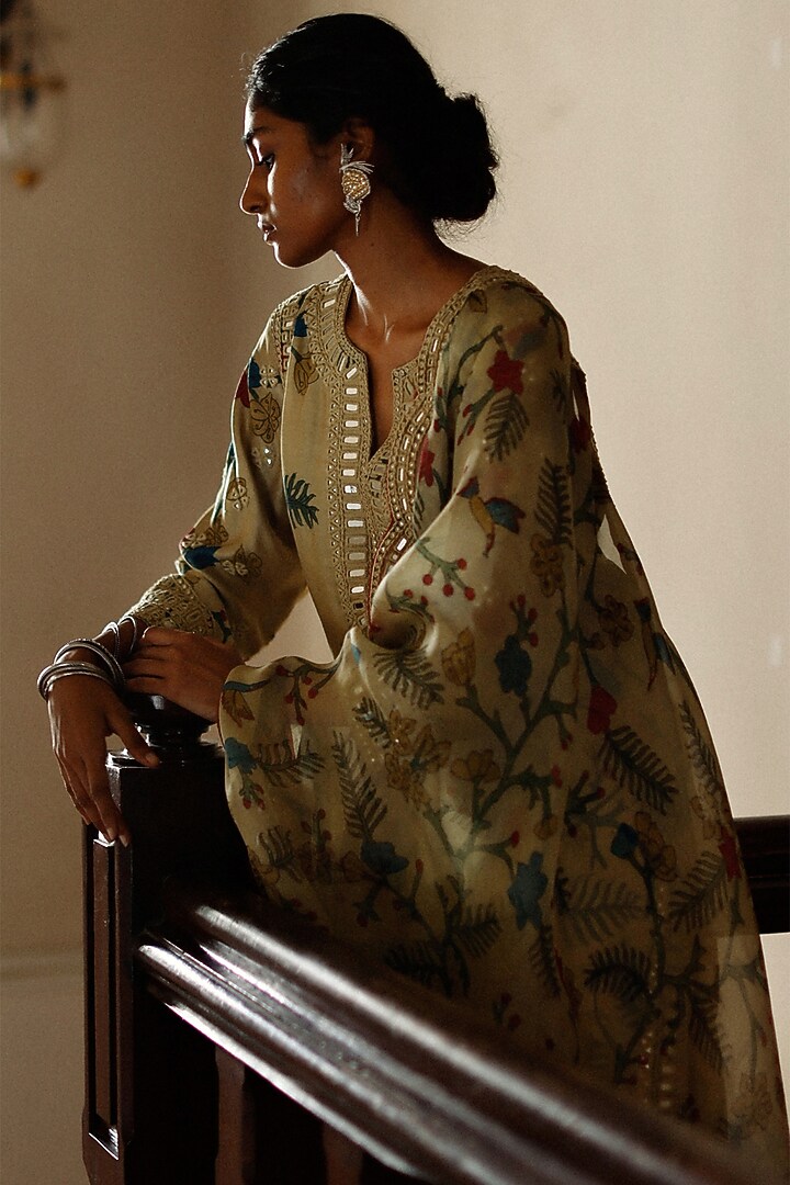 Ivory Pure Silk Hand Painted & Embroidered Kurta Set by Archana Jaju at Pernia's Pop Up Shop