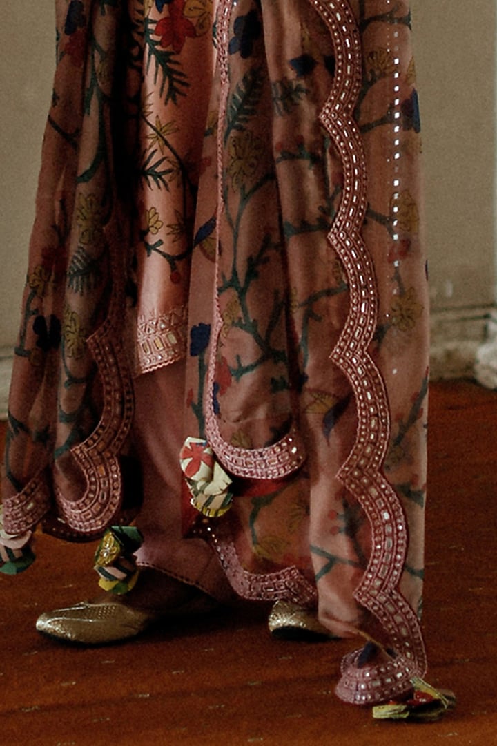 Flamingo Pink Embroidered Kurta Set by Archana Jaju at Pernia's Pop Up Shop