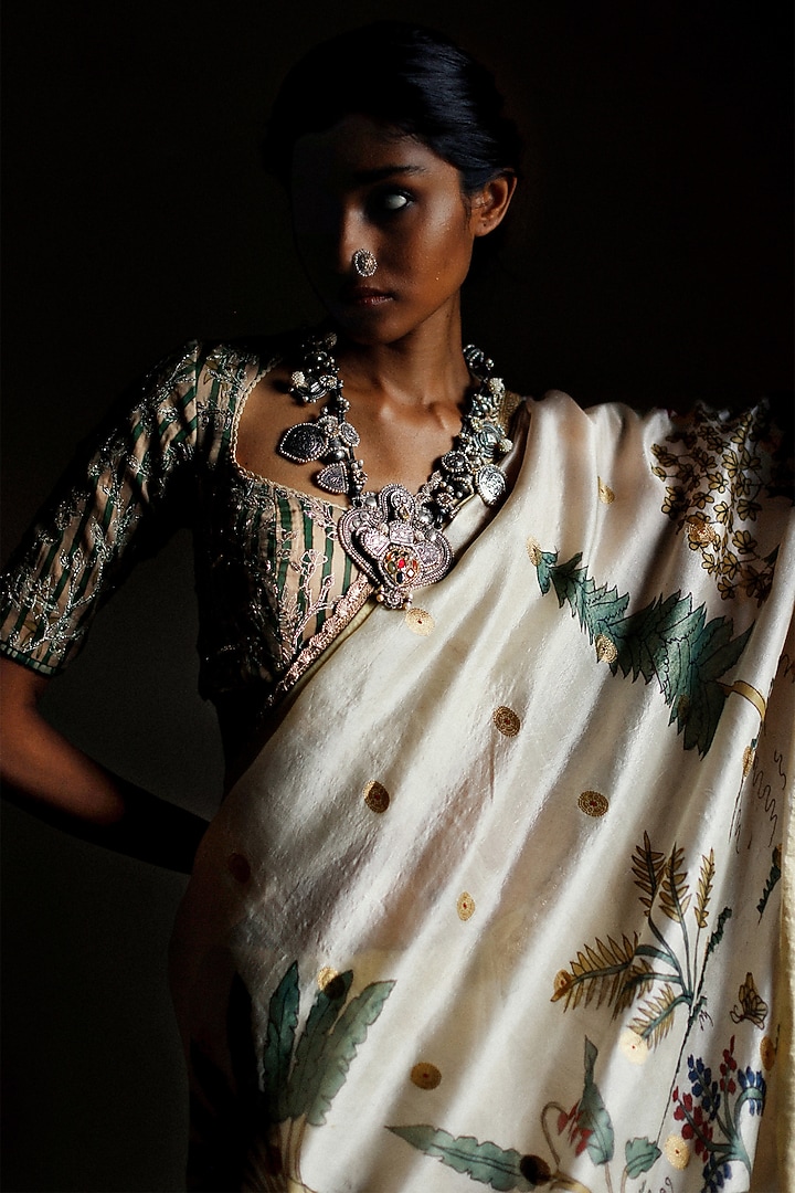 Ivory Handwoven Silk Zari Work & Kalamkari Hand Painted Reception Saree Set by Archana Jaju at Pernia's Pop Up Shop