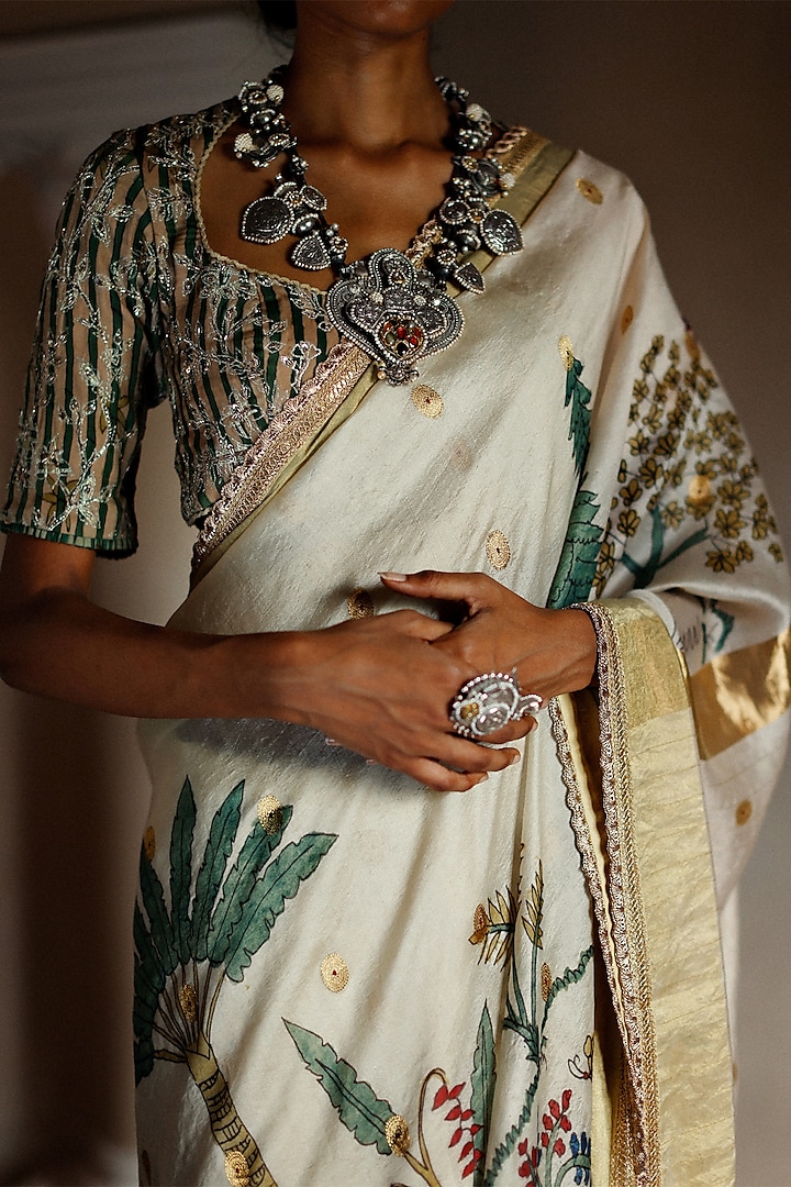 Ivory Handwoven Silk Zari Work & Kalamkari Hand Painted Reception Saree Set by Archana Jaju at Pernia's Pop Up Shop
