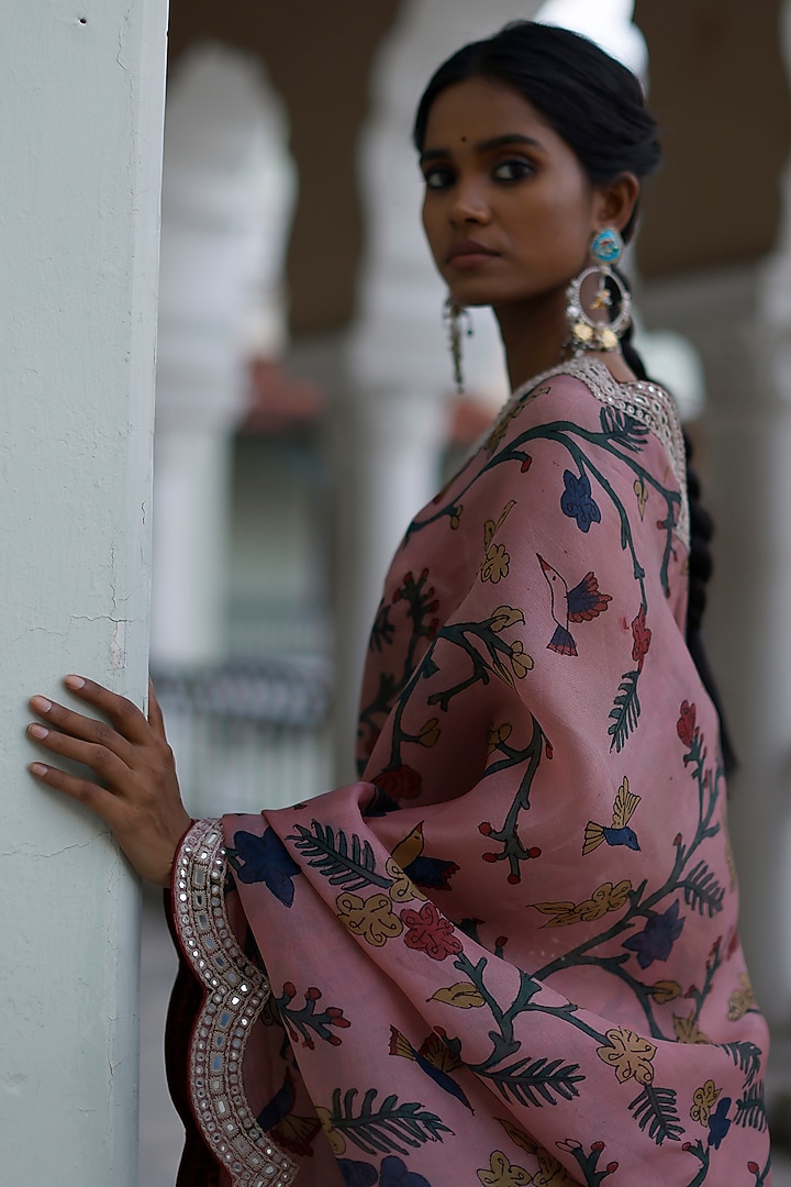 Rosewood Pink Reception Saree Set With Hand Paint by Archana Jaju at Pernia's Pop Up Shop