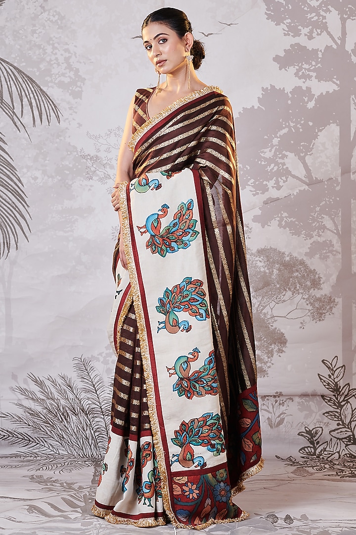 Brown Banarasi Silk Chanderi Kalamkari Hand-Painted Wedding Saree Set by AAMRA BY LAVANYA at Pernia's Pop Up Shop