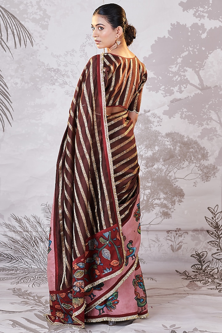 Brown Banarasi Silk Chanderi Kalamkari Hand-Painted Wedding Saree Set by AAMRA BY LAVANYA at Pernia's Pop Up Shop