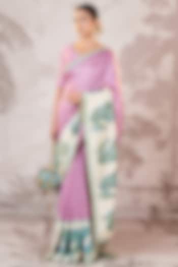 Lilac Banarasi Silk Chanderi Kalamkari Hand-Painted Wedding Saree Set by AAMRA BY LAVANYA at Pernia's Pop Up Shop