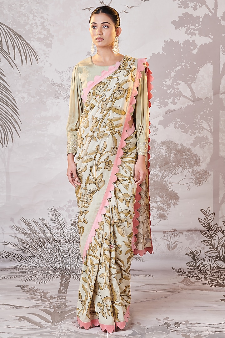 Ivory Silk Floral Hand-Painted Kalamkari & Embroidered Wedding Saree Set by AAMRA BY LAVANYA at Pernia's Pop Up Shop