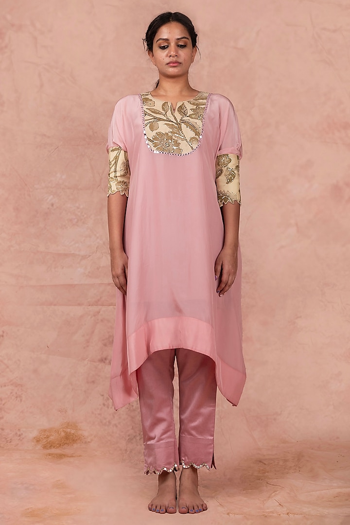Pastel Pink Crepe & Cotton Satin Hand Painted & Zardosi Embroidered Kaftan Set by AAMRA BY LAVANYA at Pernia's Pop Up Shop