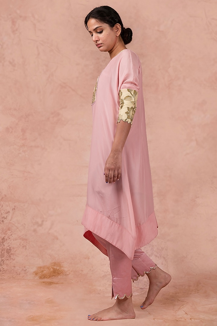 Pastel Pink Crepe & Cotton Satin Hand Painted & Zardosi Embroidered Kaftan Set by AAMRA BY LAVANYA at Pernia's Pop Up Shop