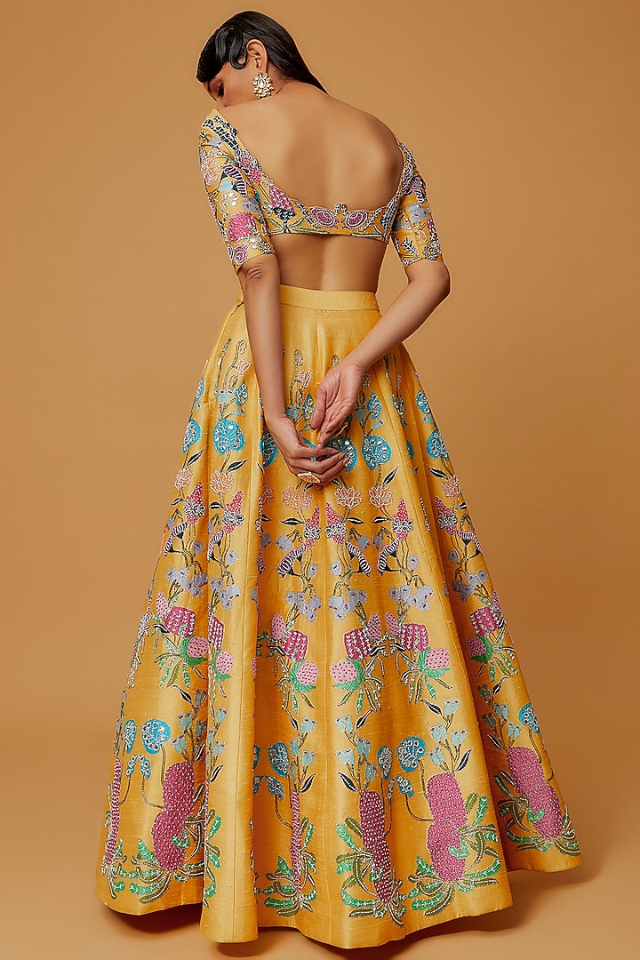 Yellow Raw Silk Embellished Bridal Lehenga Set by Aisha Rao at Pernia's Pop Up Shop