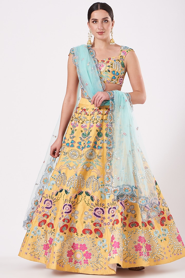 Pale Yellow Embellished Kalidar Bridal Lehenga Set by Aisha Rao at Pernia's Pop Up Shop