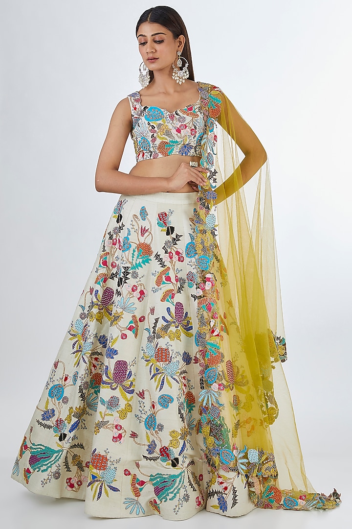 Ivory Raw Silk Applique Embellished Bridal Lehenga Set by Aisha Rao at Pernia's Pop Up Shop