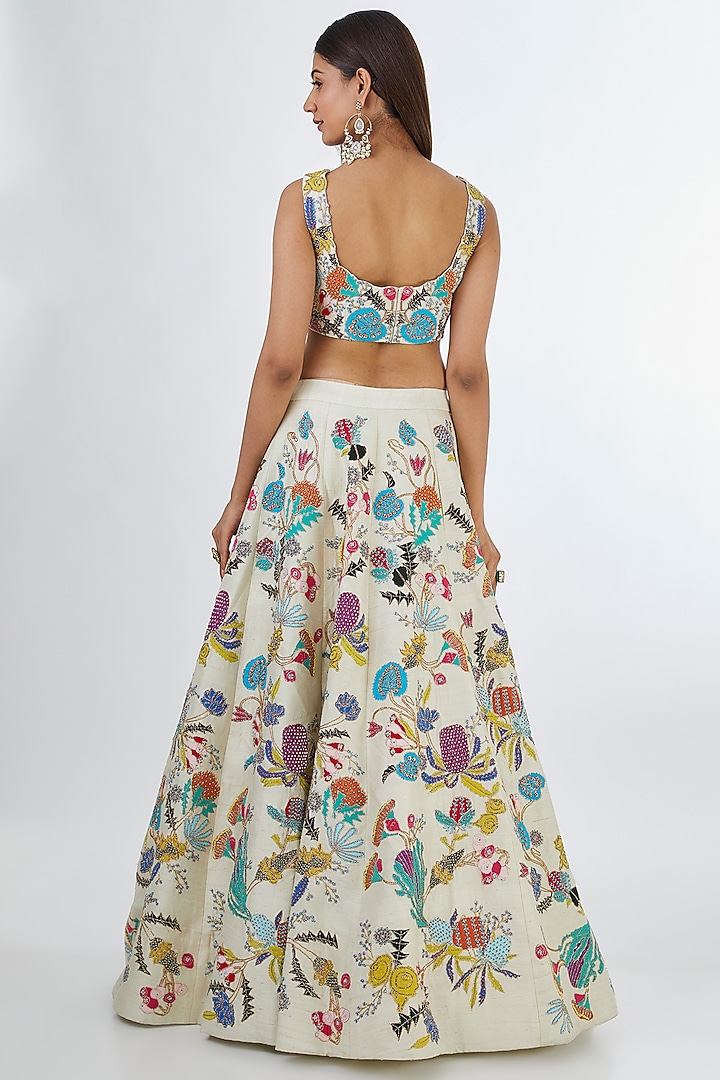 Ivory Raw Silk Applique Embellished Bridal Lehenga Set by Aisha Rao at Pernia's Pop Up Shop