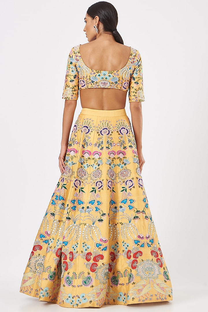 Light Yellow Raw Silk Embellished Bridal Lehenga Set by Aisha Rao at Pernia's Pop Up Shop
