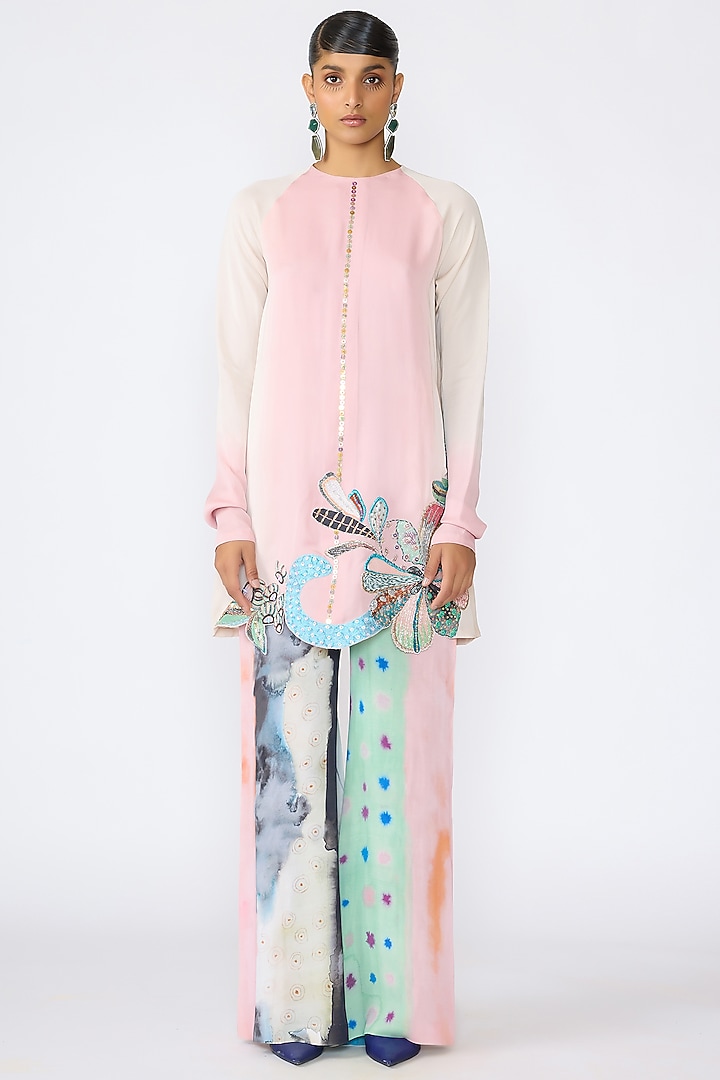 Ivory & Pink Double Georgette Applique Embellished Kurta Set by Aisha Rao at Pernia's Pop Up Shop