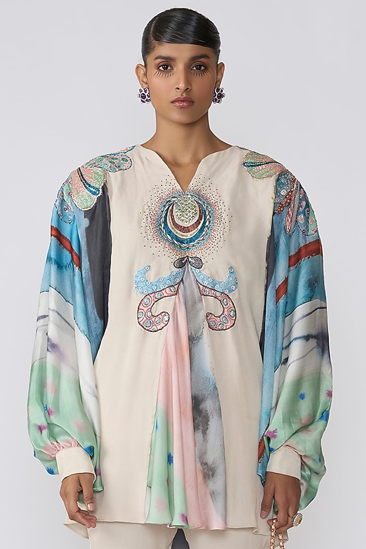 Off-White Chiffon Satin Printed & Applique Embellished Kurta Set by Aisha Rao at Pernia's Pop Up Shop
